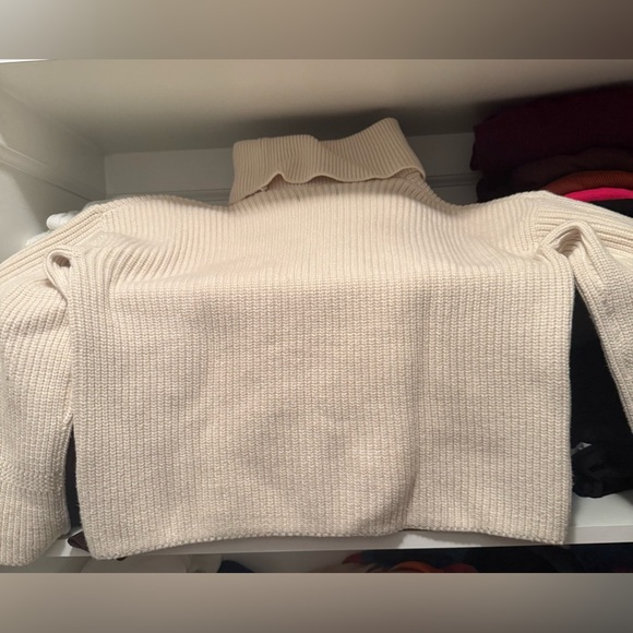 Banana Republic Women’s RIBBED TURTLENECK PULLOVER Size S Transition Cream - Picture 3 of 6